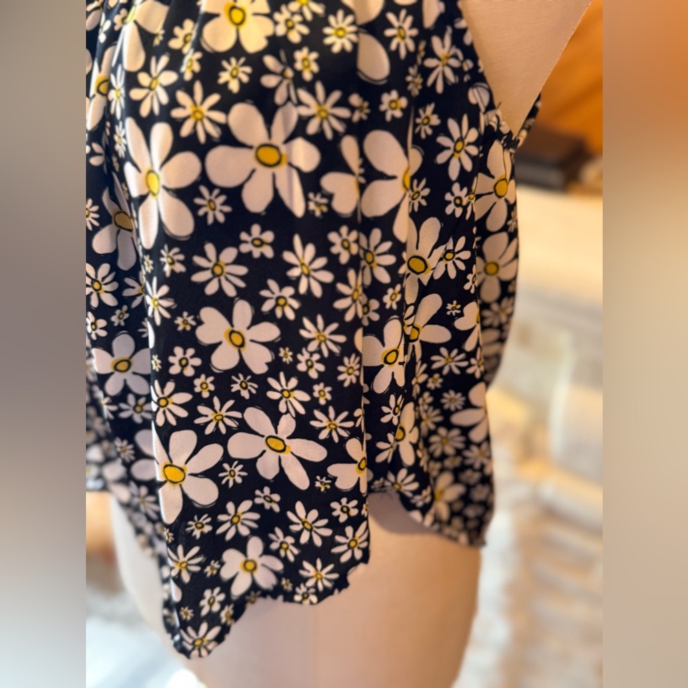 TRADED 💖 Daisy Cropped Spaghetti Strap Top - Picture 4 of 5